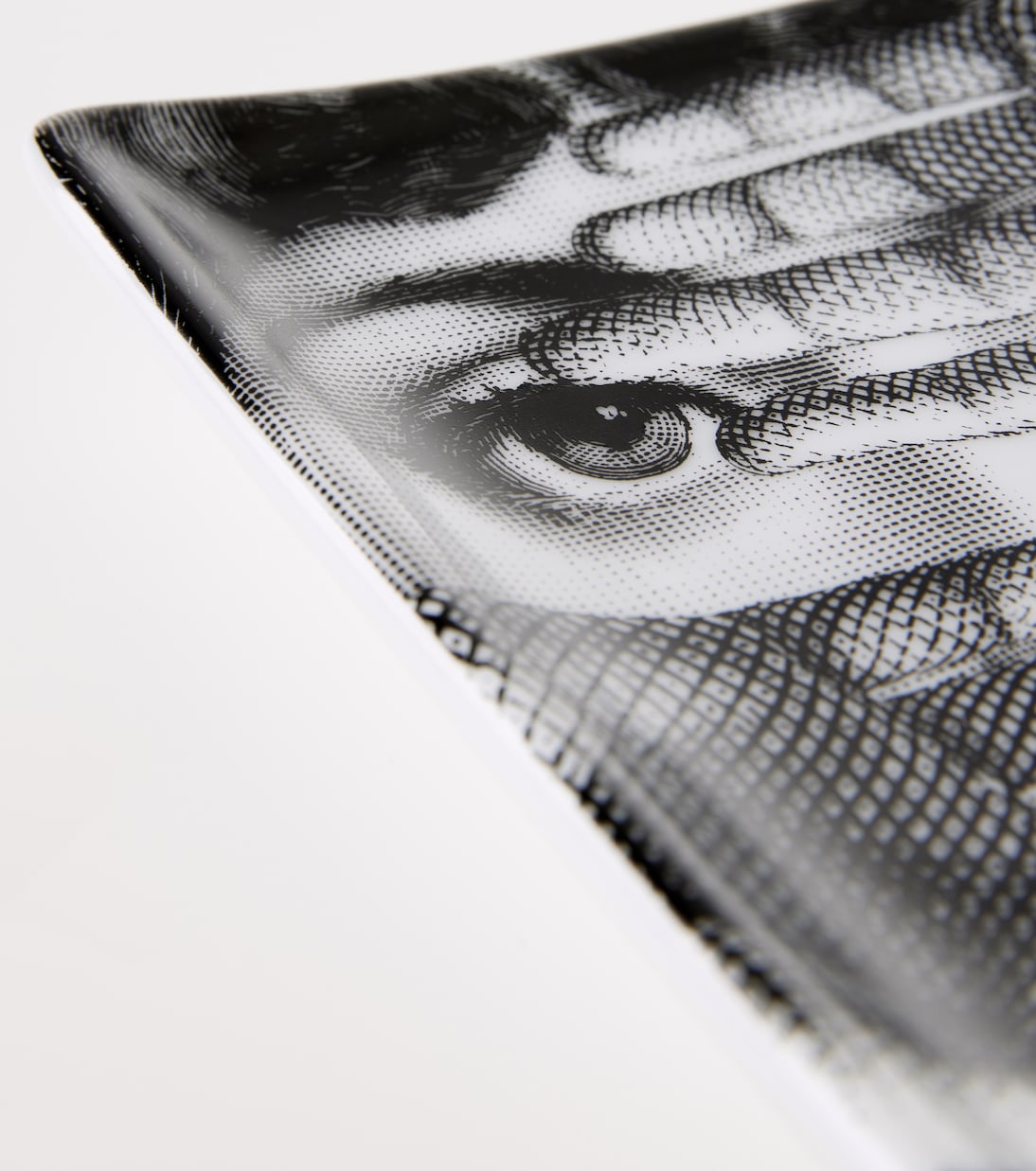 Tema e Variazioni N.154 ashtray | Fornasetti