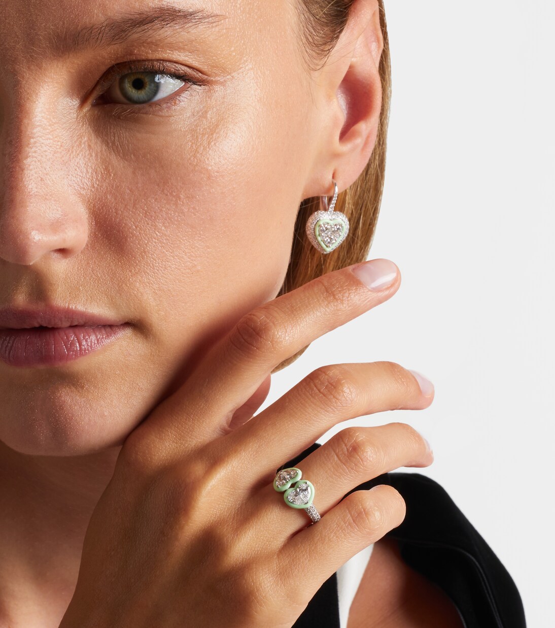 18kt white gold and enamel ring with diamonds  | Kamyen