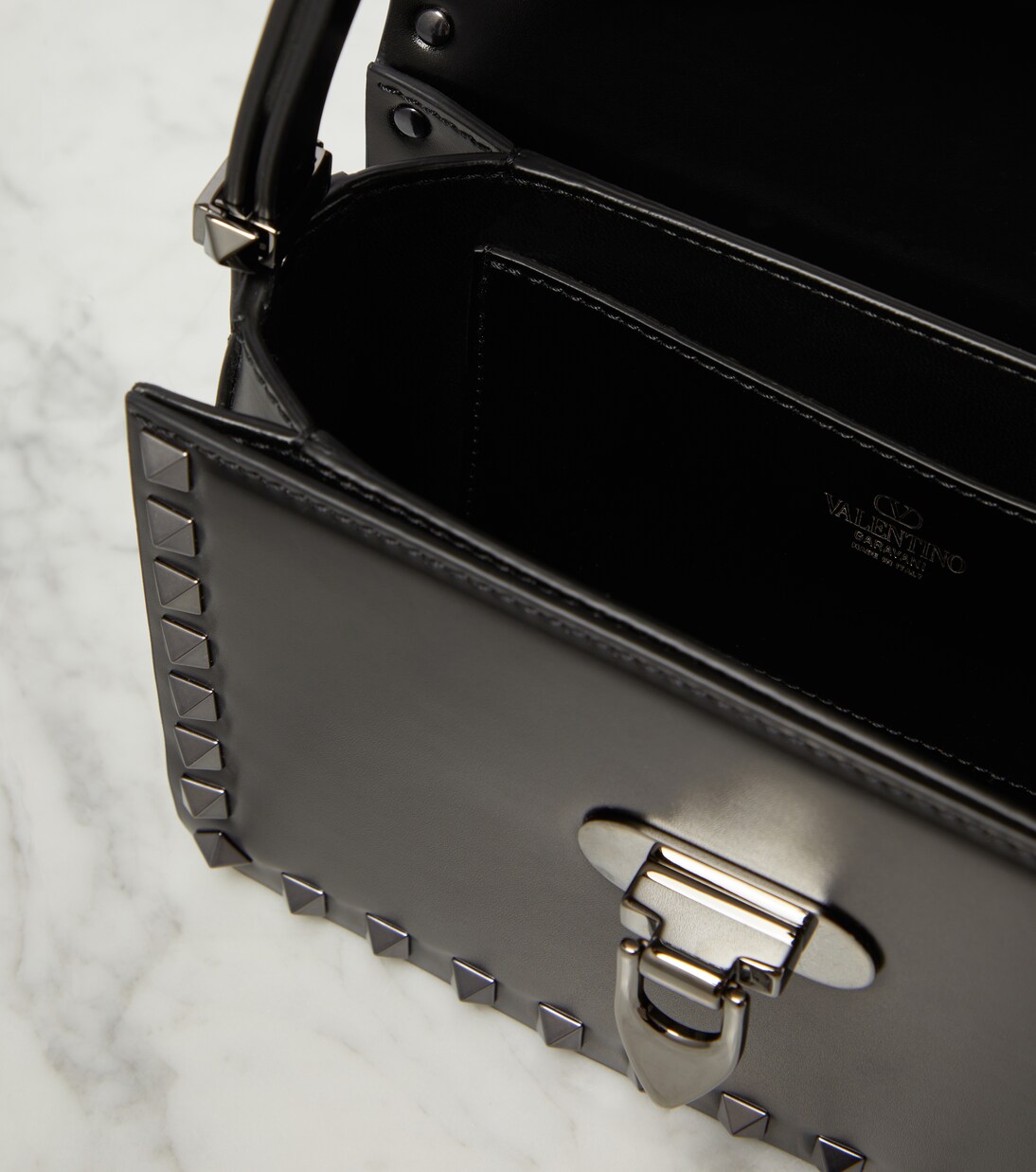 Rockstud23 Small leather shoulder bag in black - Valentino