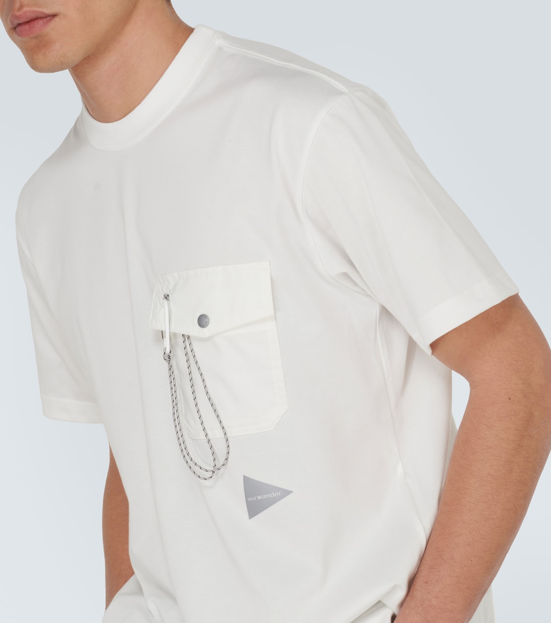 Camiseta de jersey con bolsillo | And Wander