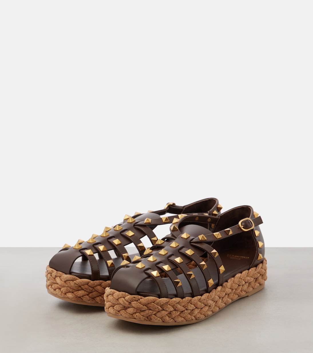 Scarpe espadrillas in pelle con dettagli Rockstud di Valentino Garavani per uno stile giovane e trendy.