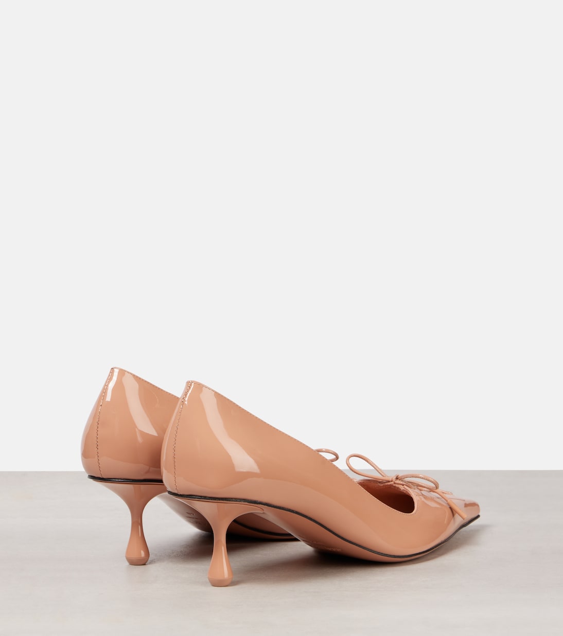 Scarlett 50 di JIMMY CHOO: Tacchi in Pelle Verniciata per Giovani Stilisti