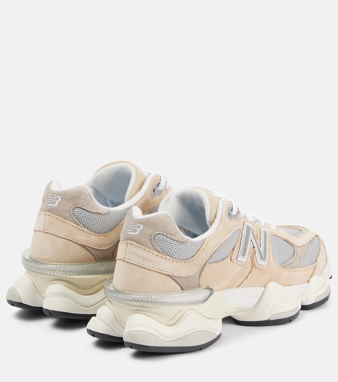 Scarpe sportive New Balance 9060 con dettagli in suede per uno stile giovane e moderno