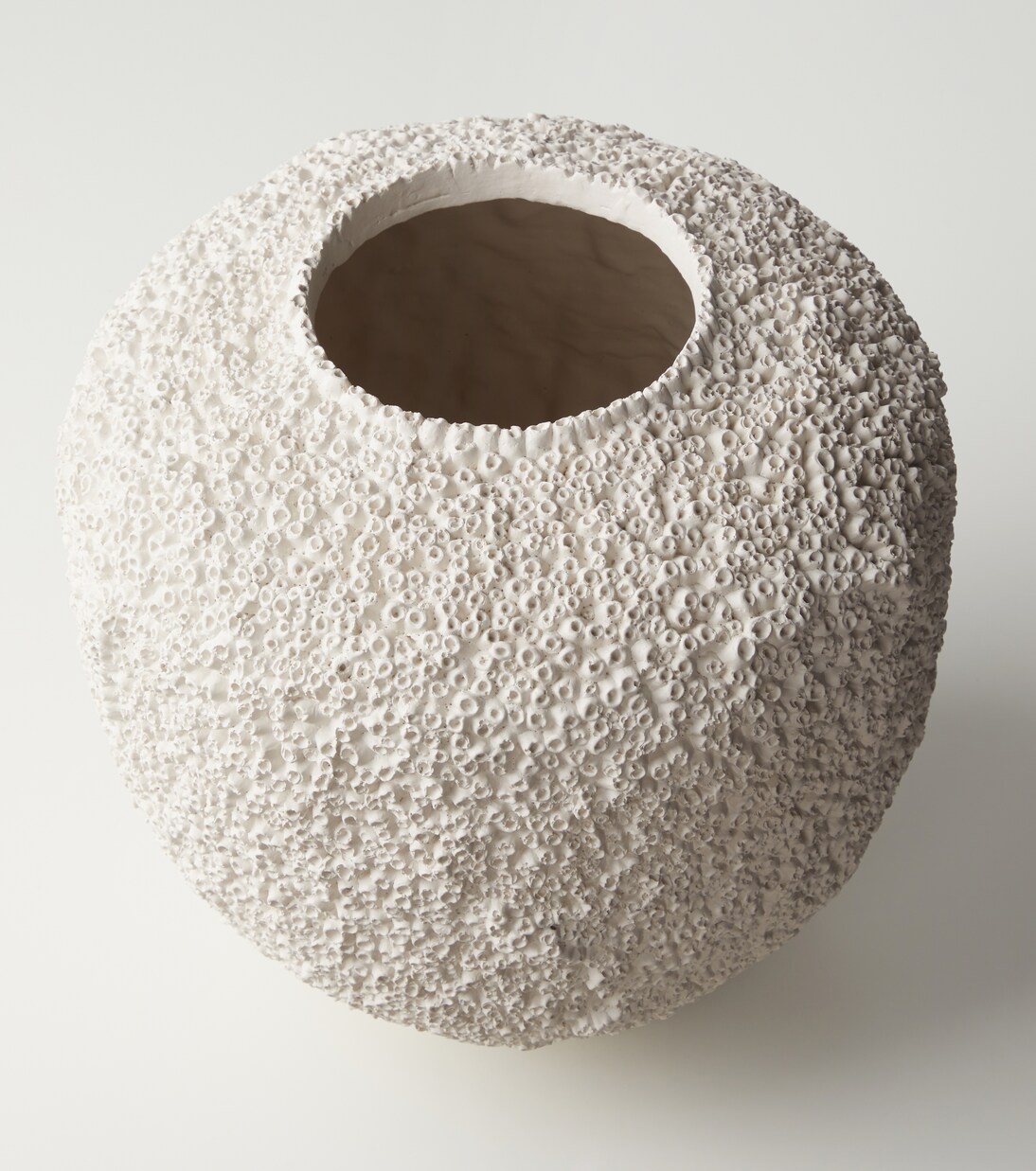 Sunao ceramic vase by Kristian Sofus Hansen and Tommy Hyldahl | 101 Copenhagen
