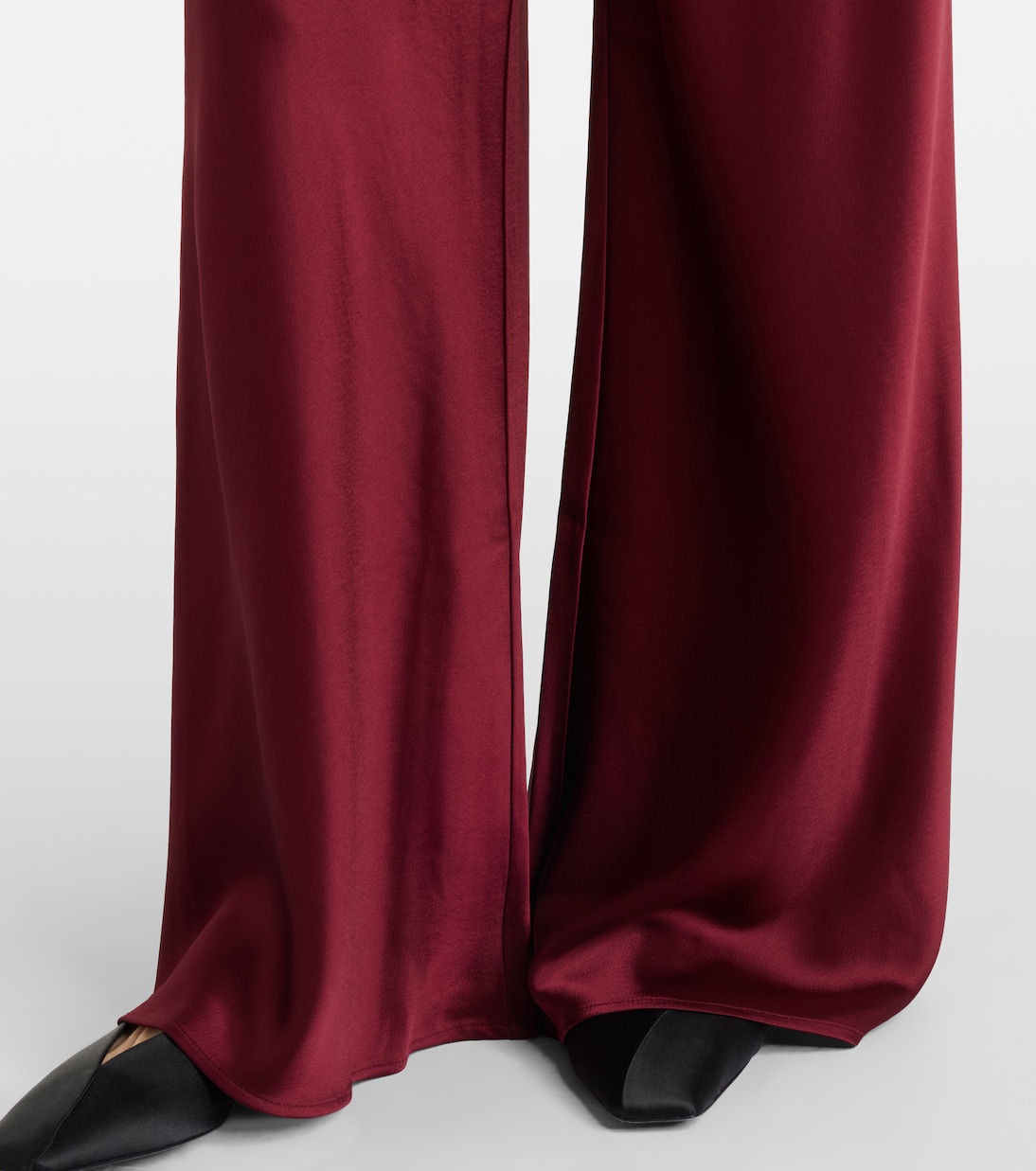 Gerade High-Rise-Hose Barb aus Satin | Leset