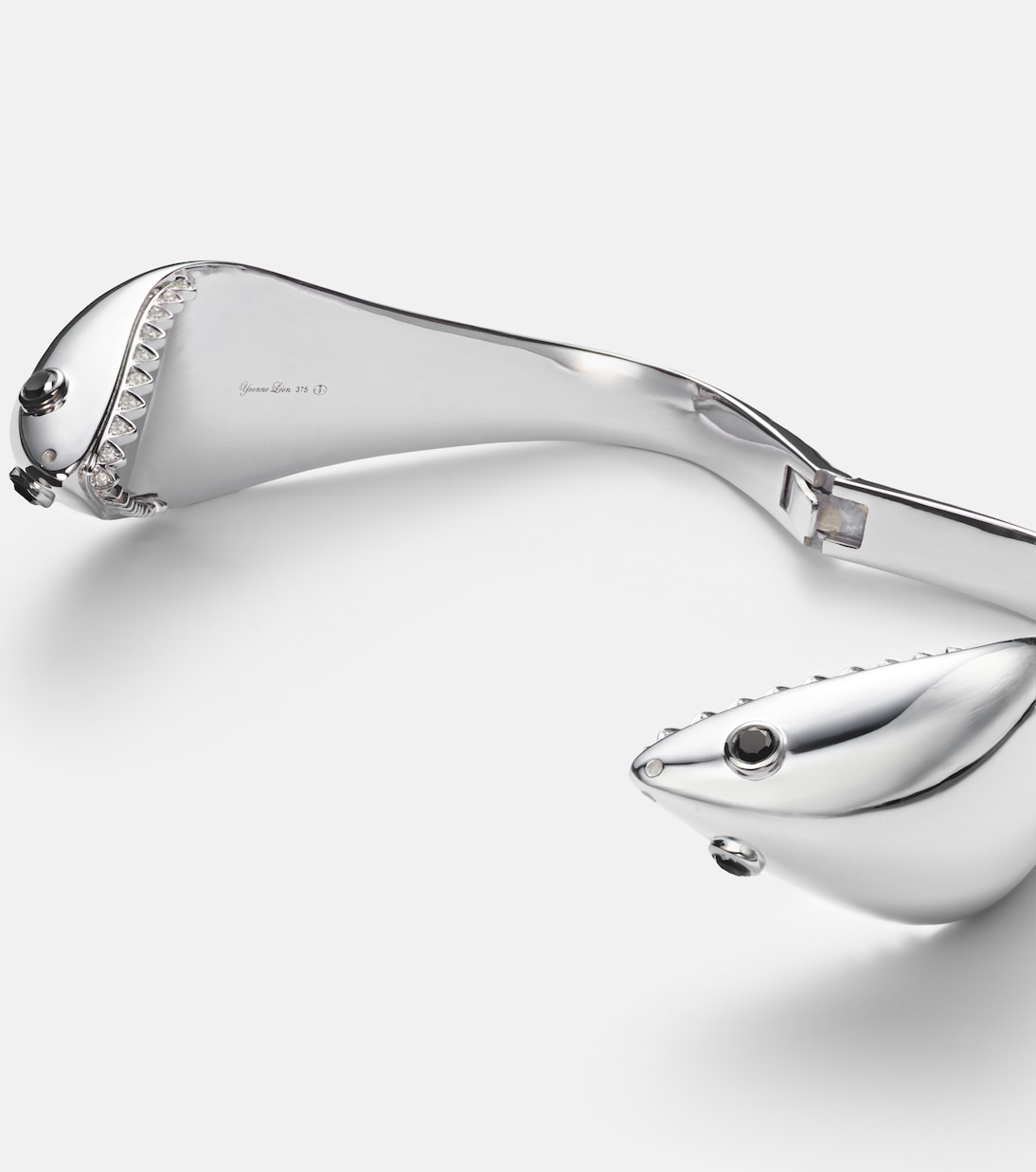 Requin 9kt white gold bangle with diamonds | Yvonne Léon