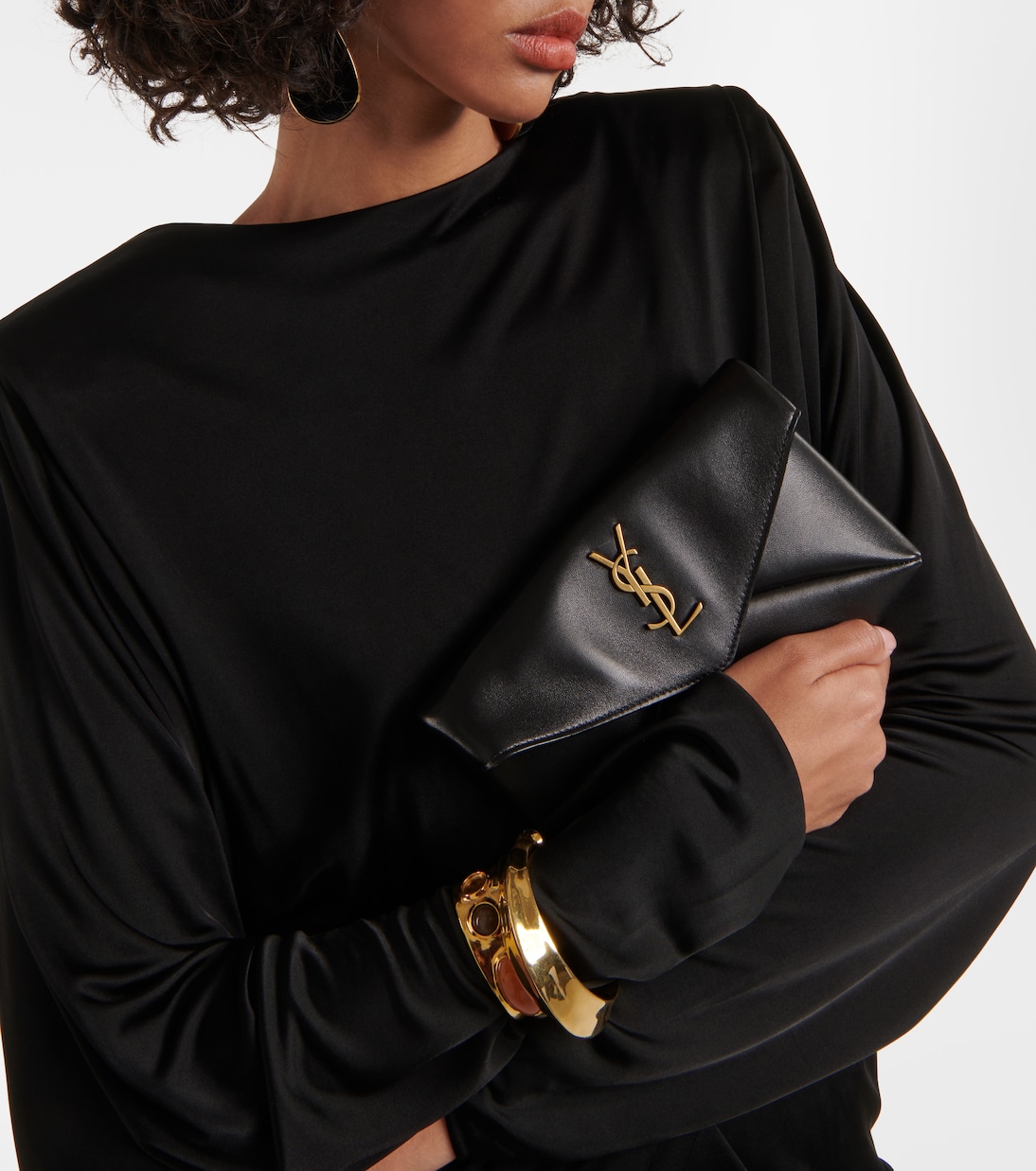 Borsellino Saint Laurent Cassandre in pelle, design moderno per giovani trendsetter