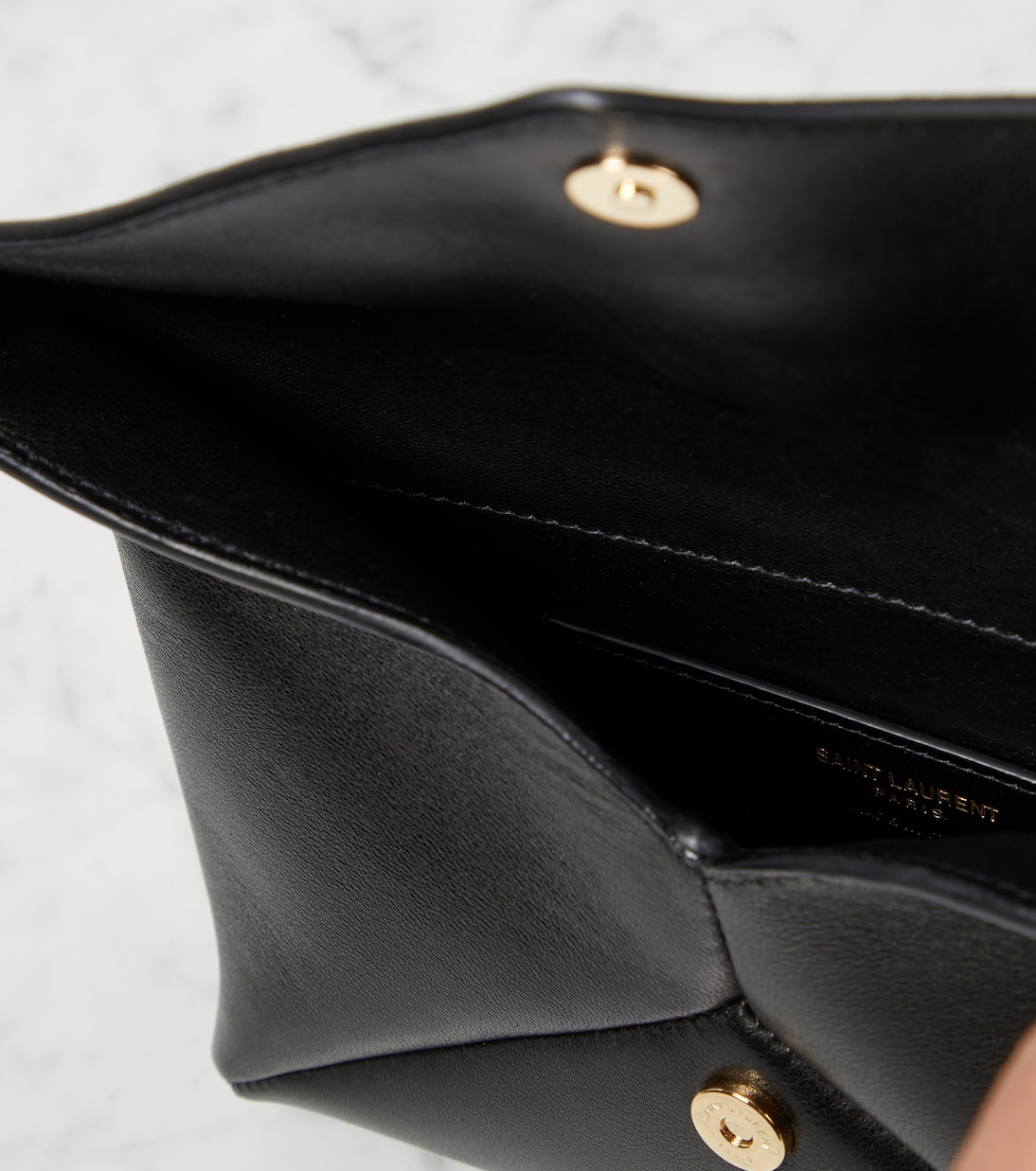 Borsellino Saint Laurent Cassandre in pelle, design moderno per giovani trendsetter