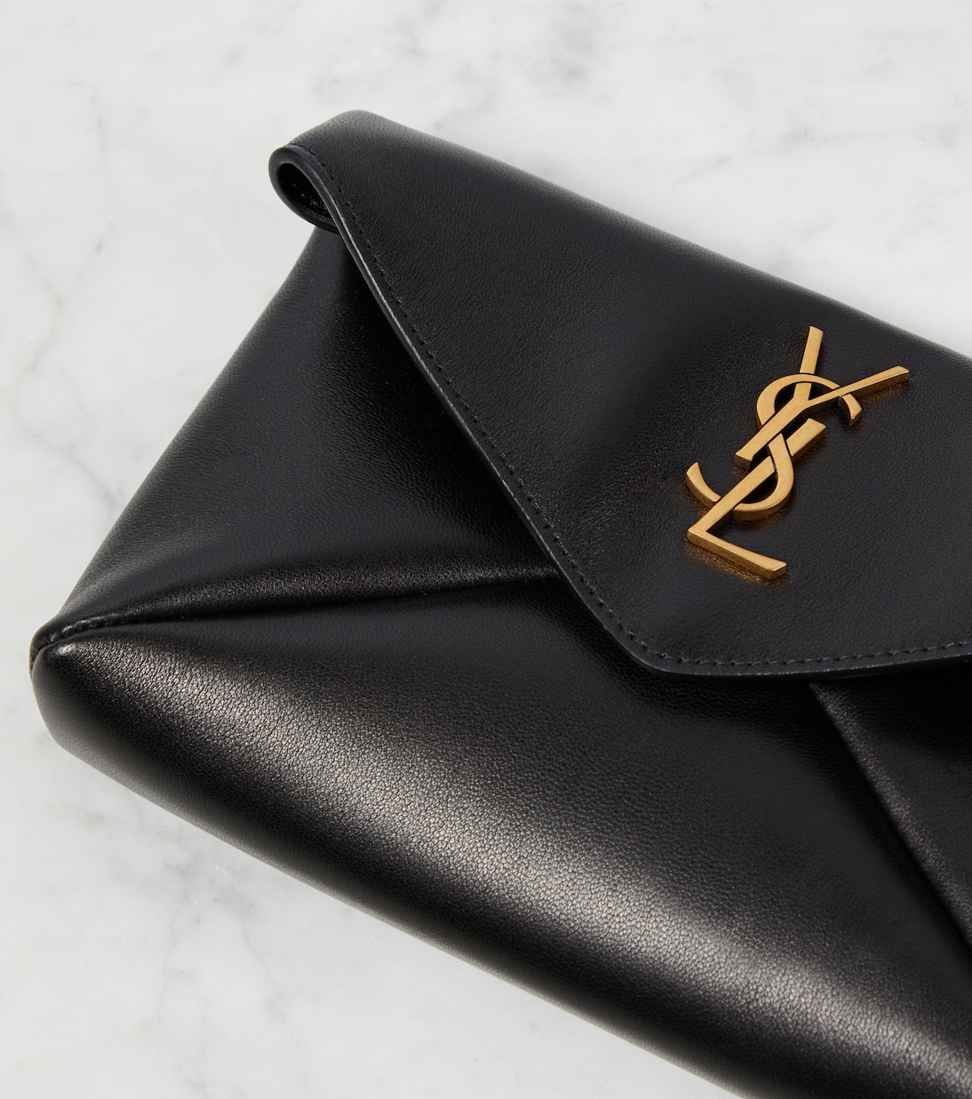 Borsellino Saint Laurent Cassandre in pelle, design moderno per giovani trendsetter