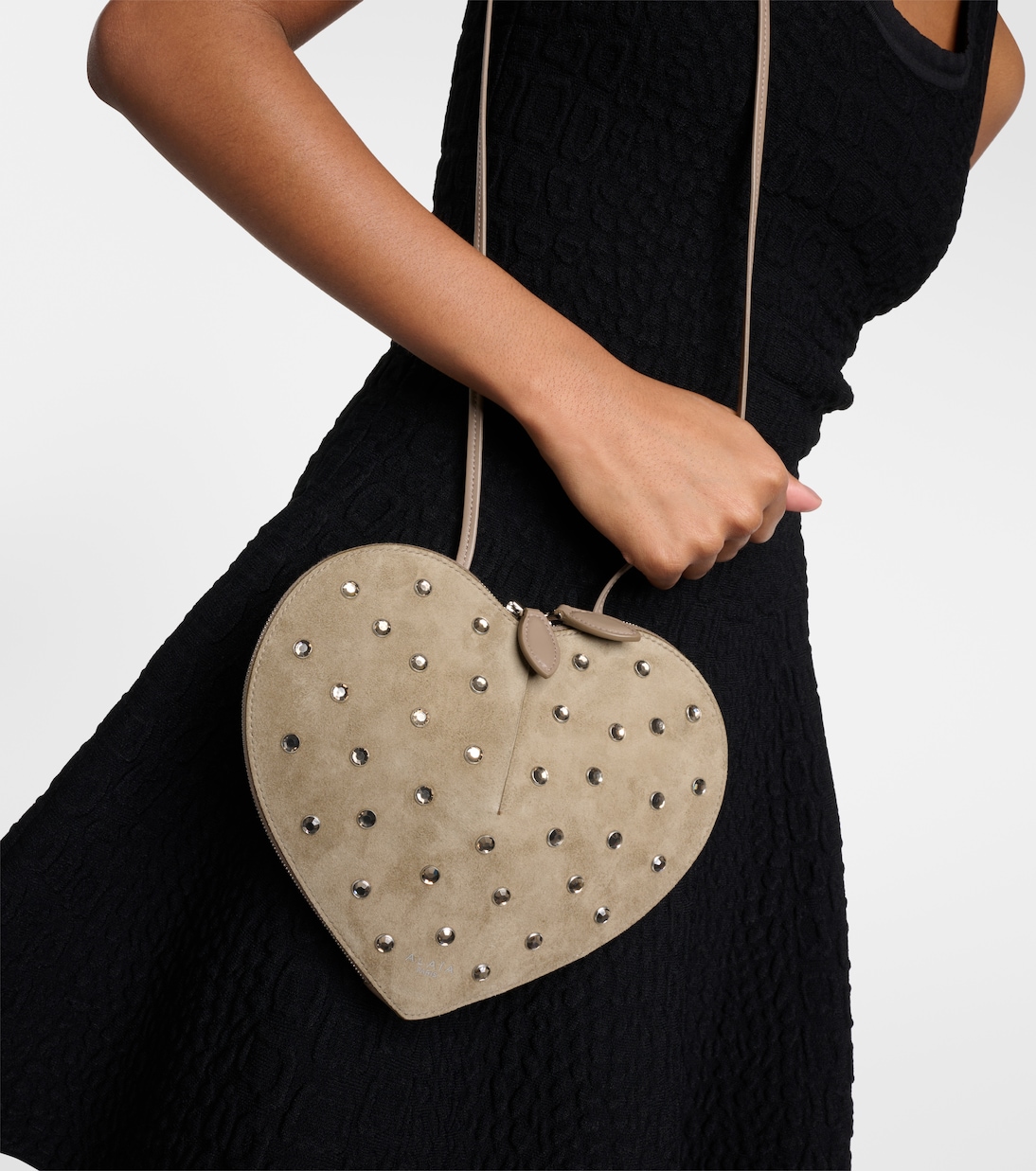 Borsa a tracolla Le Cœur in suede con borchie | Alaïa
