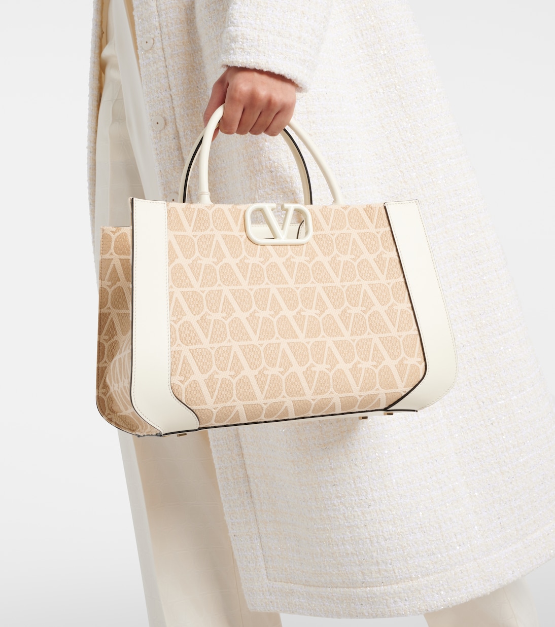 VLogo Signature Toile Iconographe Medium tote bag | Valentino Garavani