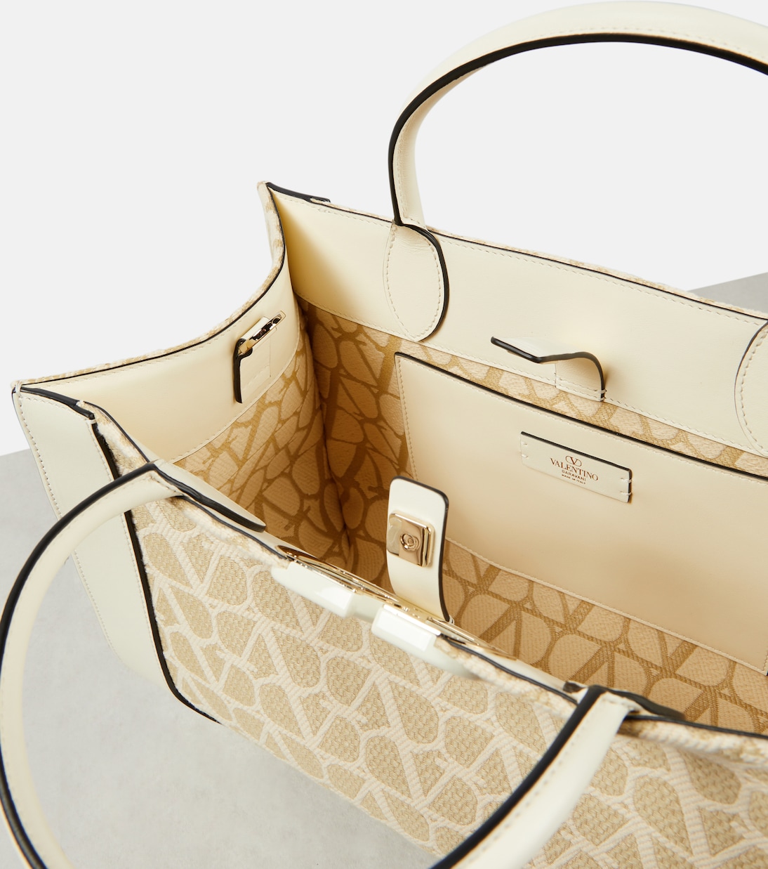 VLogo Signature Toile Iconographe Medium tote bag | Valentino Garavani