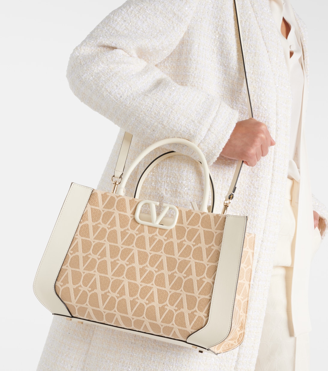 VLogo Signature Toile Iconographe Medium tote bag | Valentino Garavani