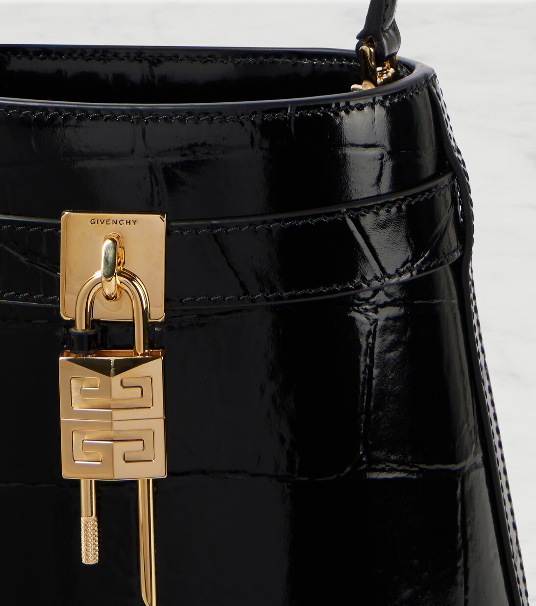 Sac seau Shark Lock Medium en cuir | Givenchy