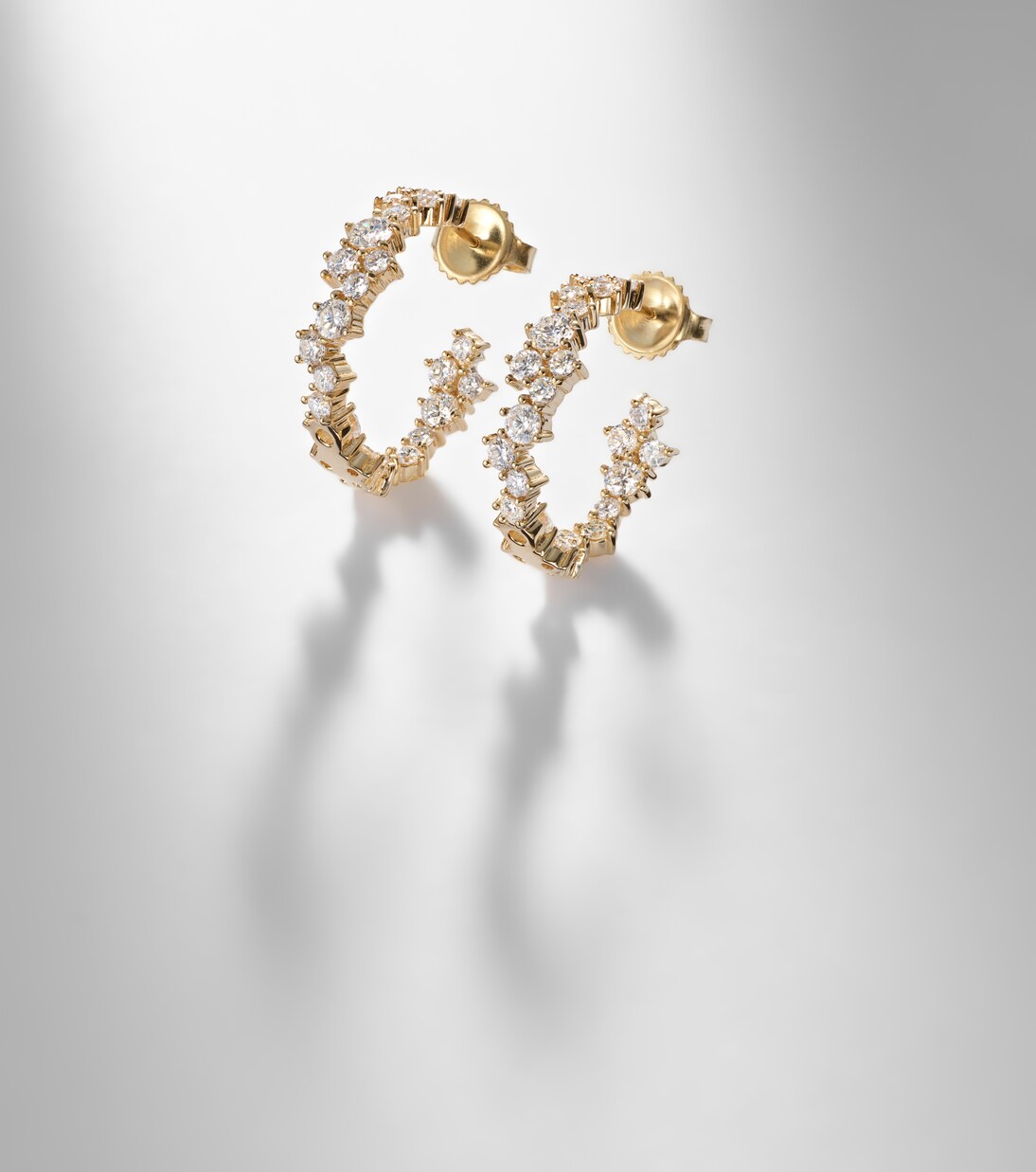 Pendientes de aro de oro de 14 ct (585/1000) con diamantes | Sydney Evan