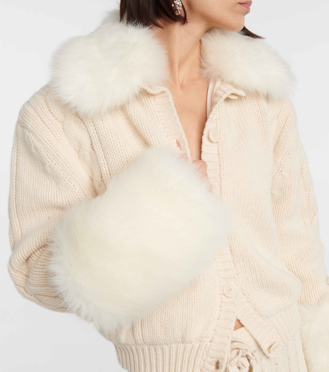 Cropped-Cardigan mit Faux Fur | Magda Butrym