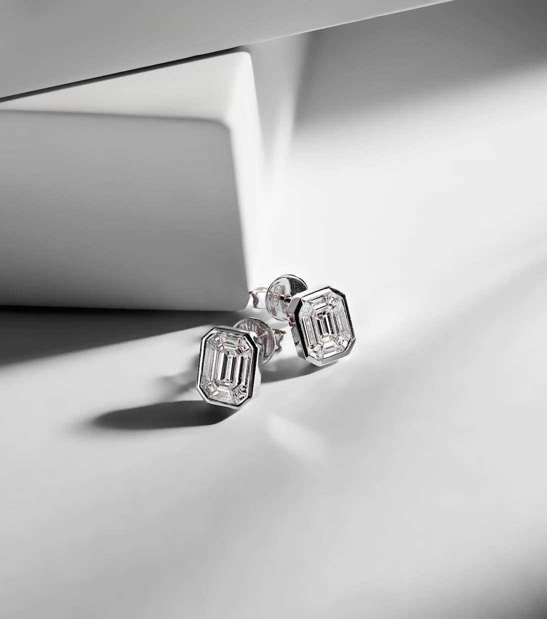 Orecchini in oro bianco 18kt con diamanti – Illusion di SHAY JEWELRY