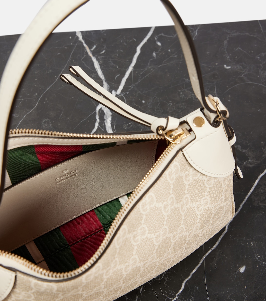 Schultertasche GG Emblem Small | Gucci