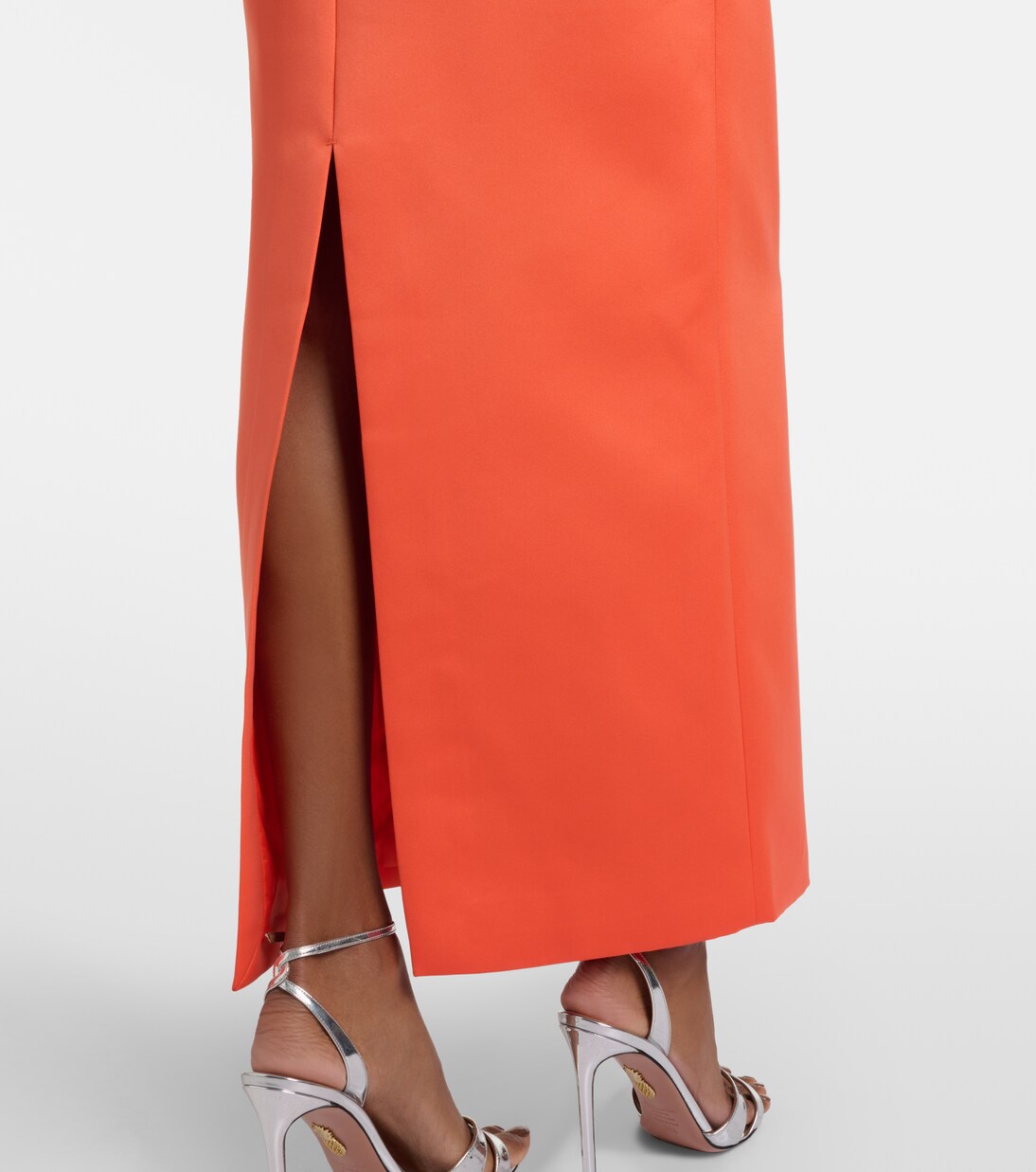 Robe Ava aus Satin  | Leo Lin