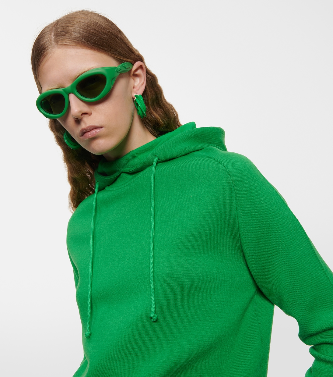 Occhiali da sole BOTTEGA VENETA stile ovale per giovani trendy