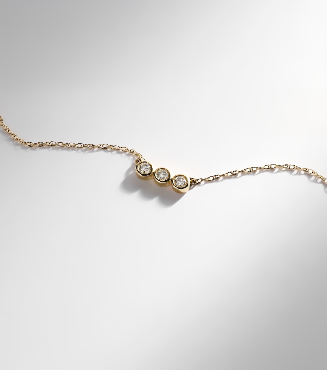 Gioiello giovanile in oro giallo 10kt con diamanti, collana elegante STONE AND STRAND