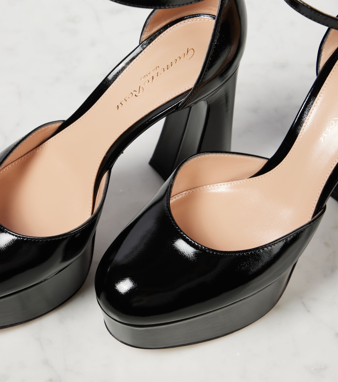 Salones con plataforma Bessie 100 de charol | Gianvito Rossi