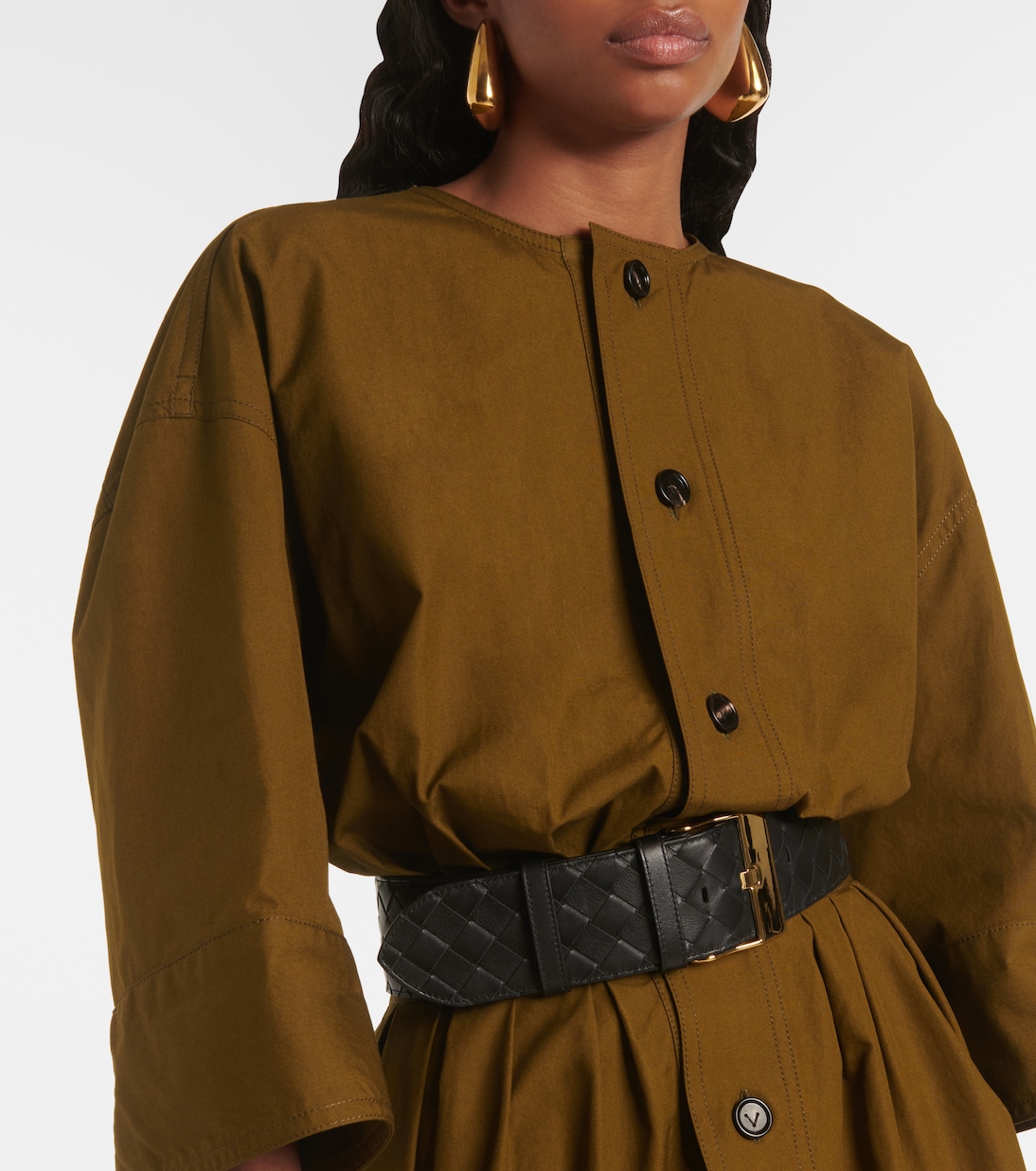 Cintura in pelle Intrecciato BOTTEGA VENETA per un look giovane e moderno