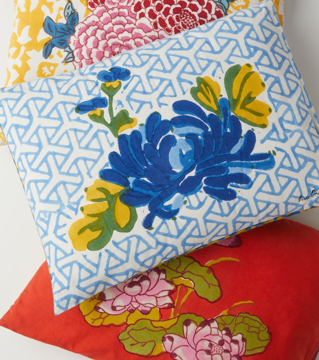 Tea Flower rectangular cotton cushion | Lisa Corti