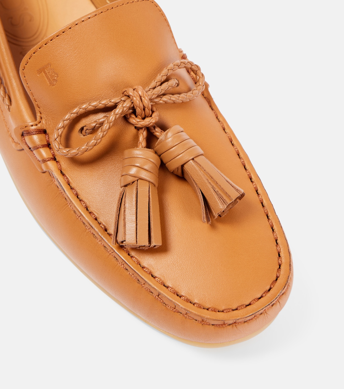 Scarpe Tod's in pelle: mocassini eleganti per giovani moderni