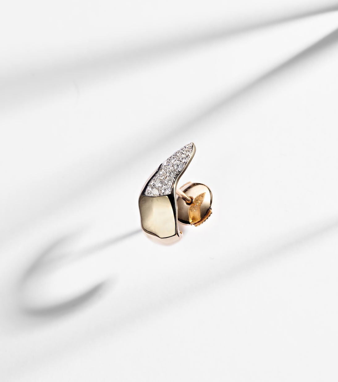 Boucle d’oreille unique Requin Bo Nano en or 14 ct et diamants | Rainbow K