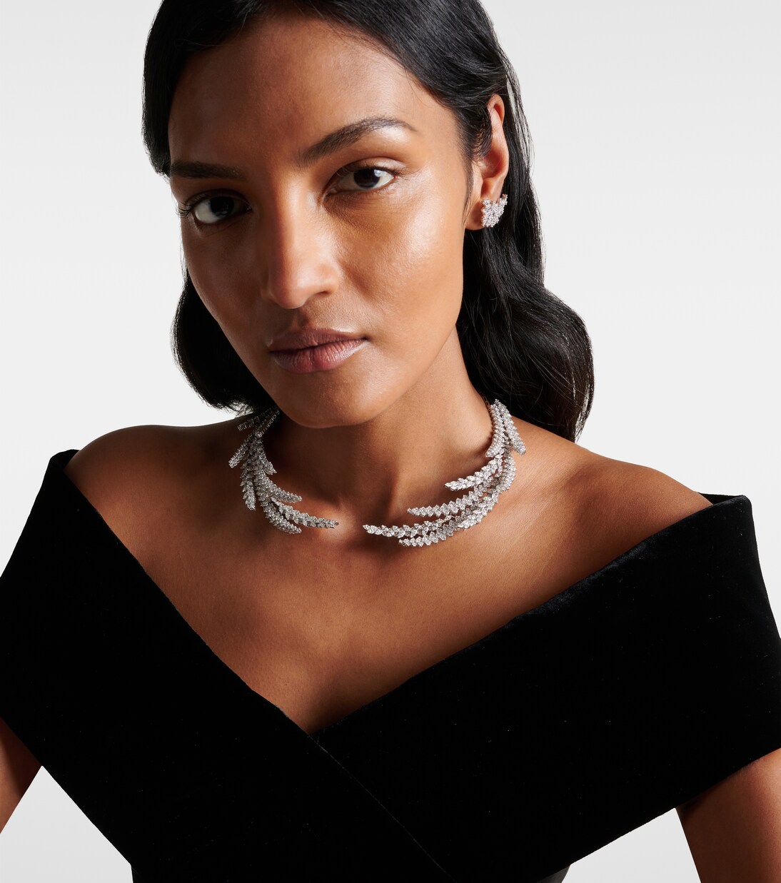 Collana YEPREM Y-Couture in oro bianco 18kt con diamanti, stile giovane e raffinato