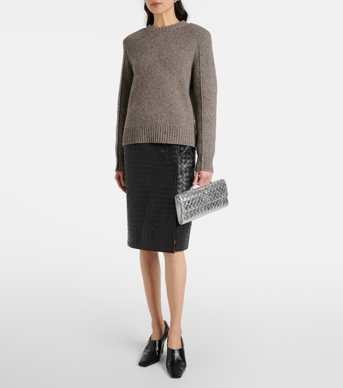 Andiamo Intrecciato编织金属感皮革手拿包 | Bottega Veneta