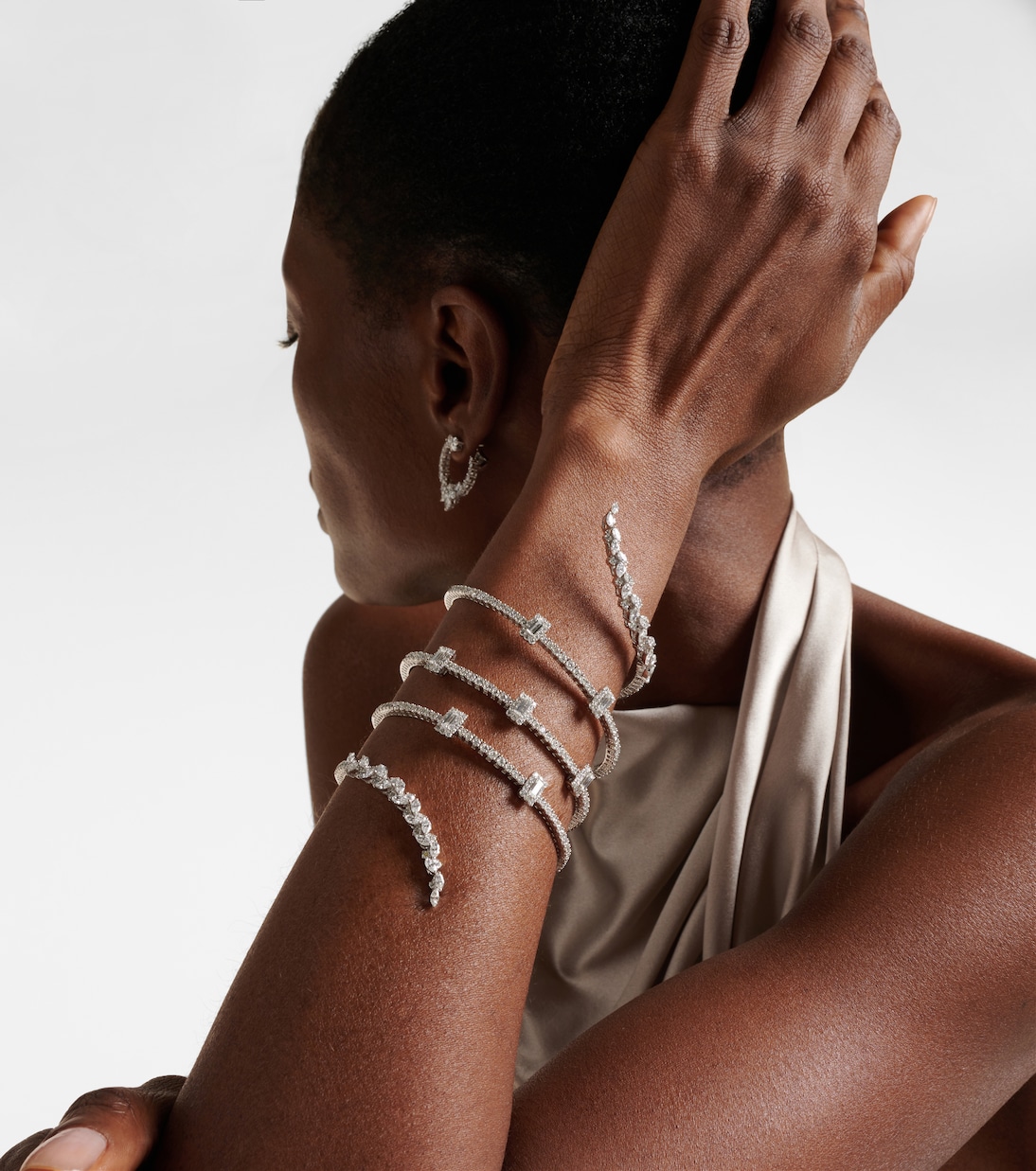 Bracciale rigido Y-Couture in oro bianco 18kt con diamanti | Yeprem