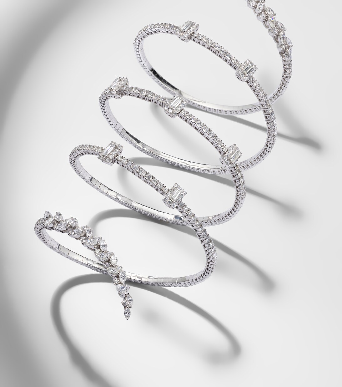 Bracciale rigido Y-Couture in oro bianco 18kt con diamanti | Yeprem