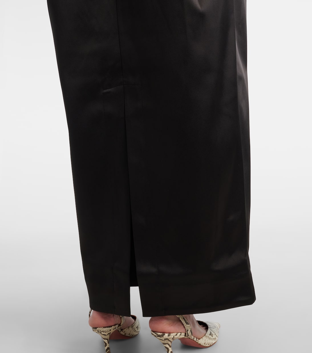 Off-Shoulder-Maxikleid aus Satin | Entire Studios