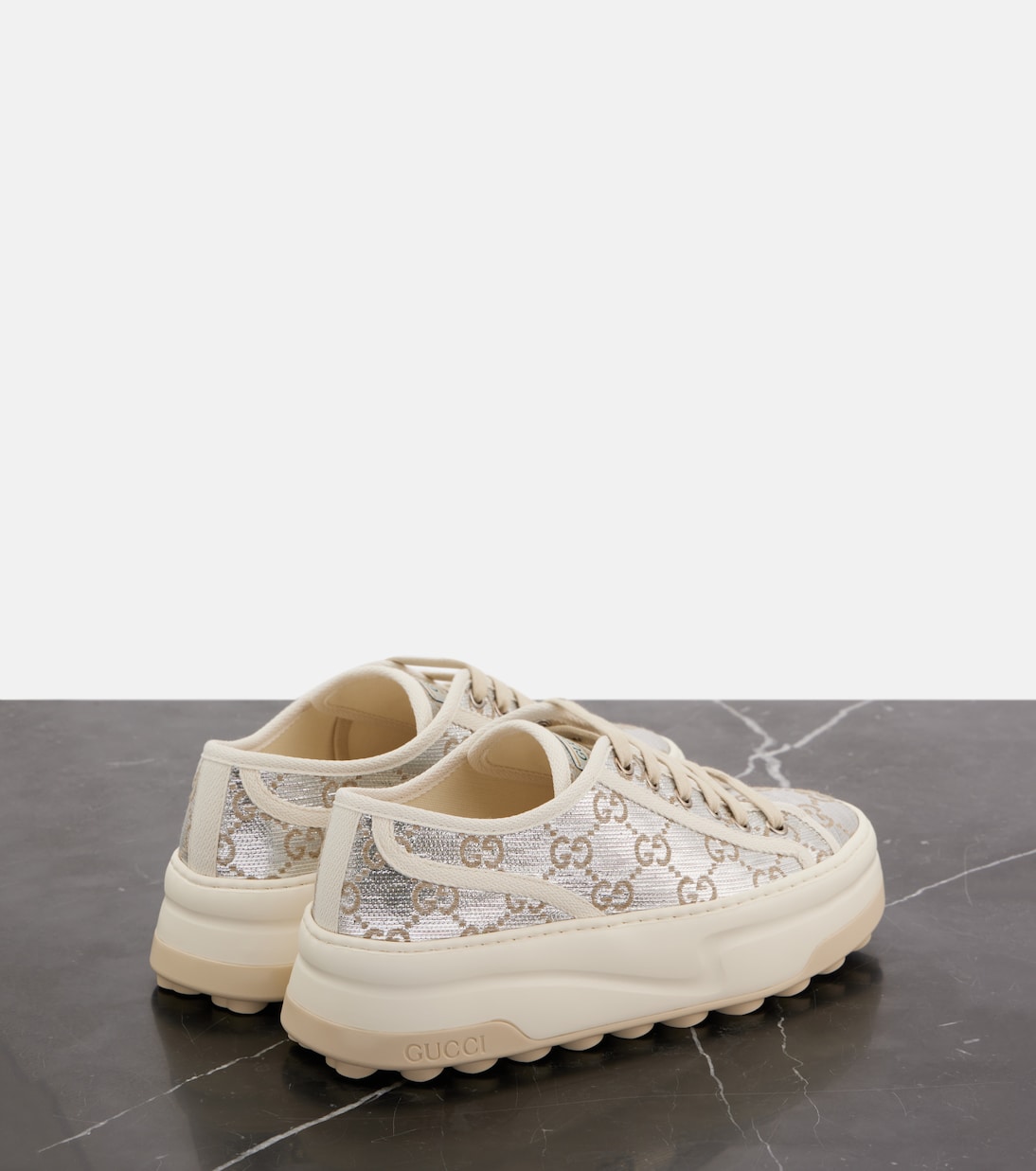 Scarpe da tennis GUCCI 1977 in tela GG con plateau, stile giovane e trendy