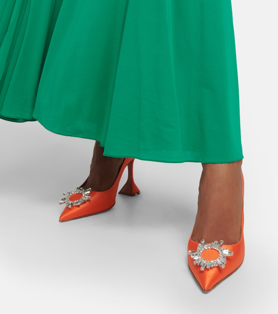 Pumps in raso con cristalli | Amina Muaddi