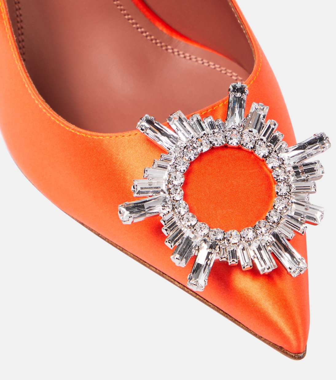 Pumps in raso con cristalli | Amina Muaddi