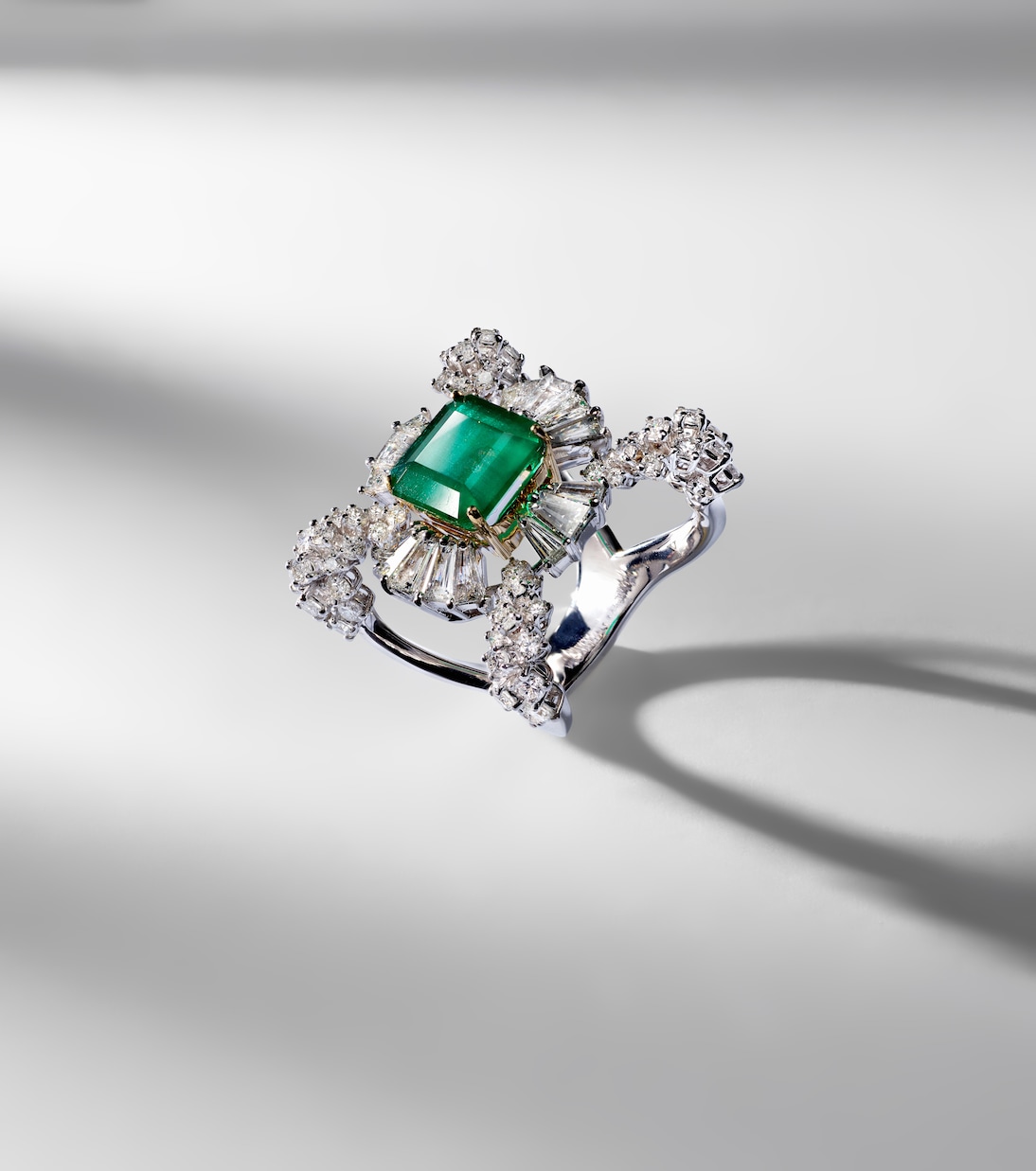 Reign Supreme 18kt white gold ring with emerald and diamonds | Yeprem