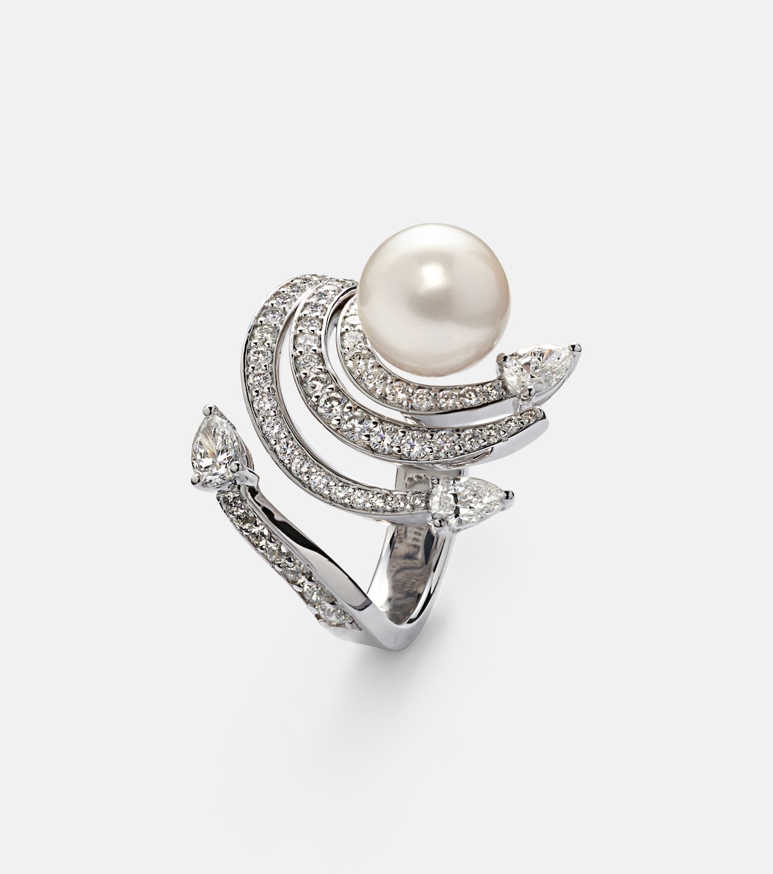 Pearlescent 18kt white gold ring with diamonds and pearl | Yeprem