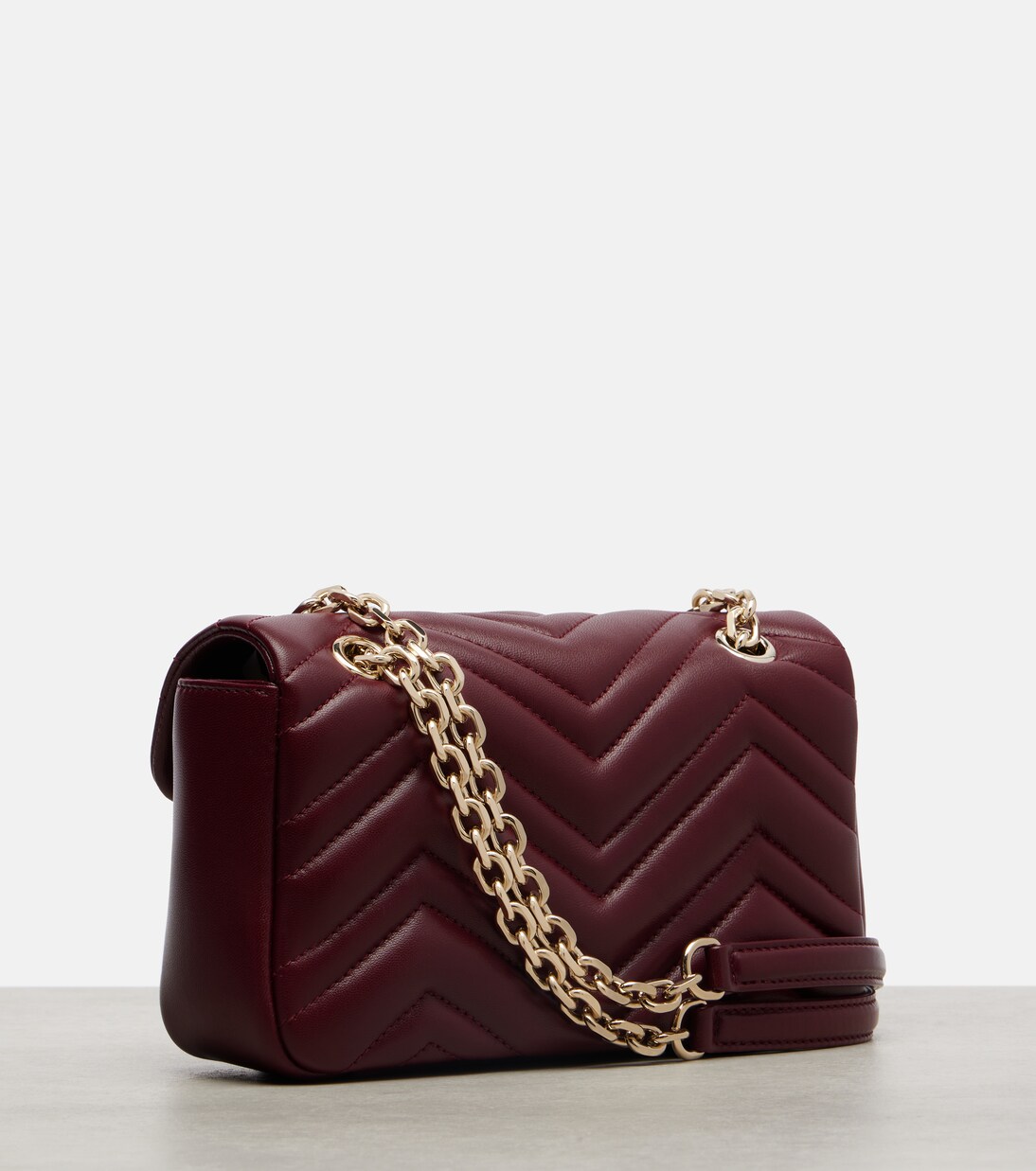 GG Marmont Small leather shoulder bag | Gucci