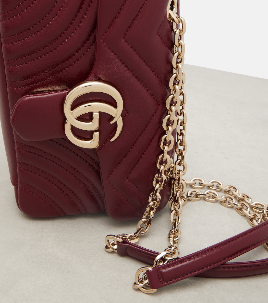 GG Marmont Small leather shoulder bag | Gucci