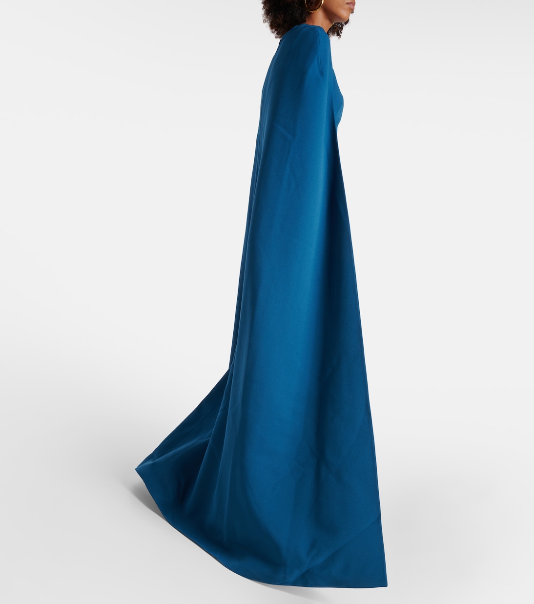 Cinza caped crêpe gown | Safiyaa