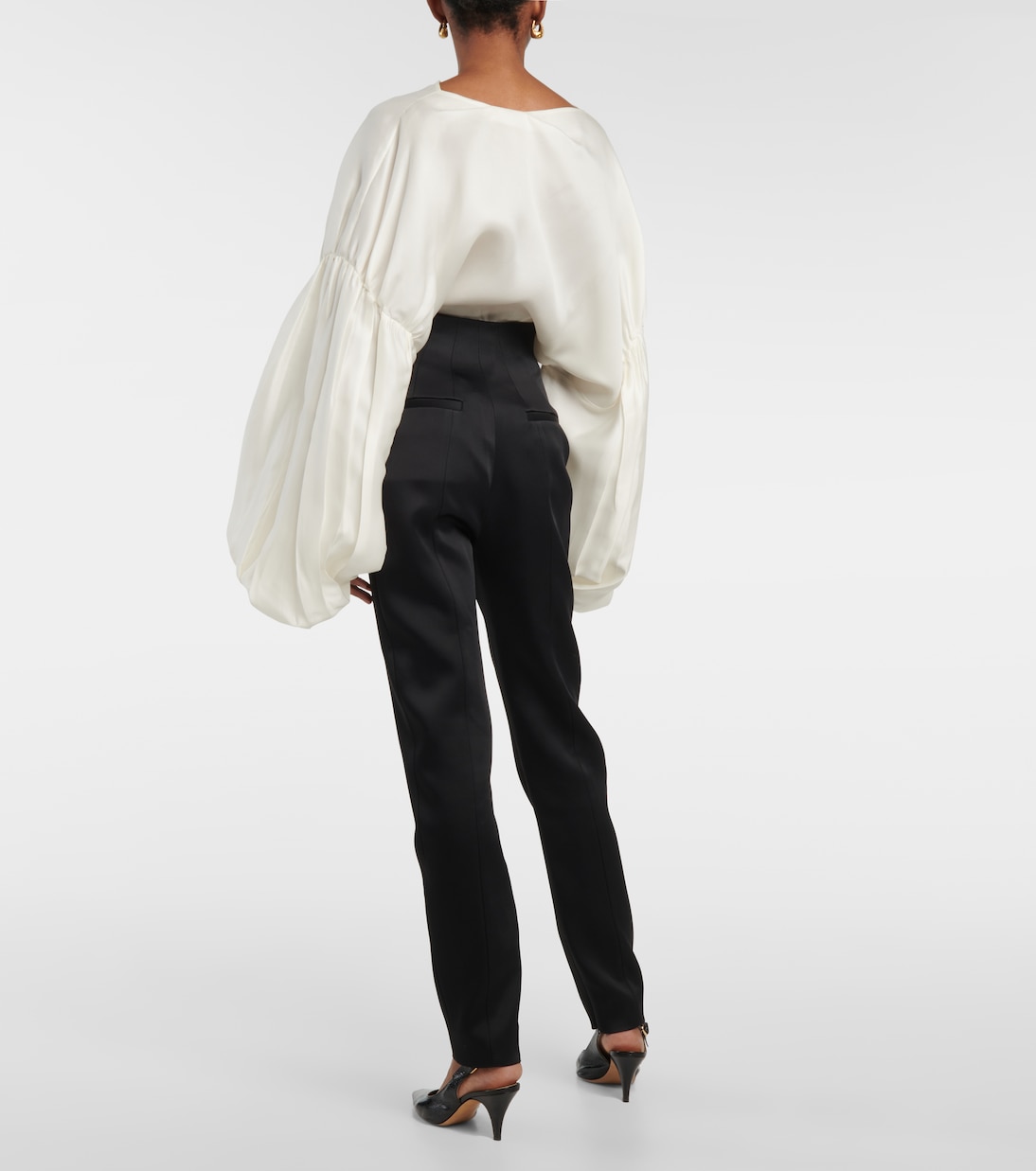 Pantalones Estrechos de Satén Khaite Lenn para Jóvenes Modernos