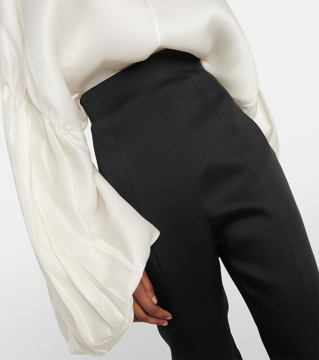 Pantalones Estrechos de Satén Khaite Lenn para Jóvenes Modernos