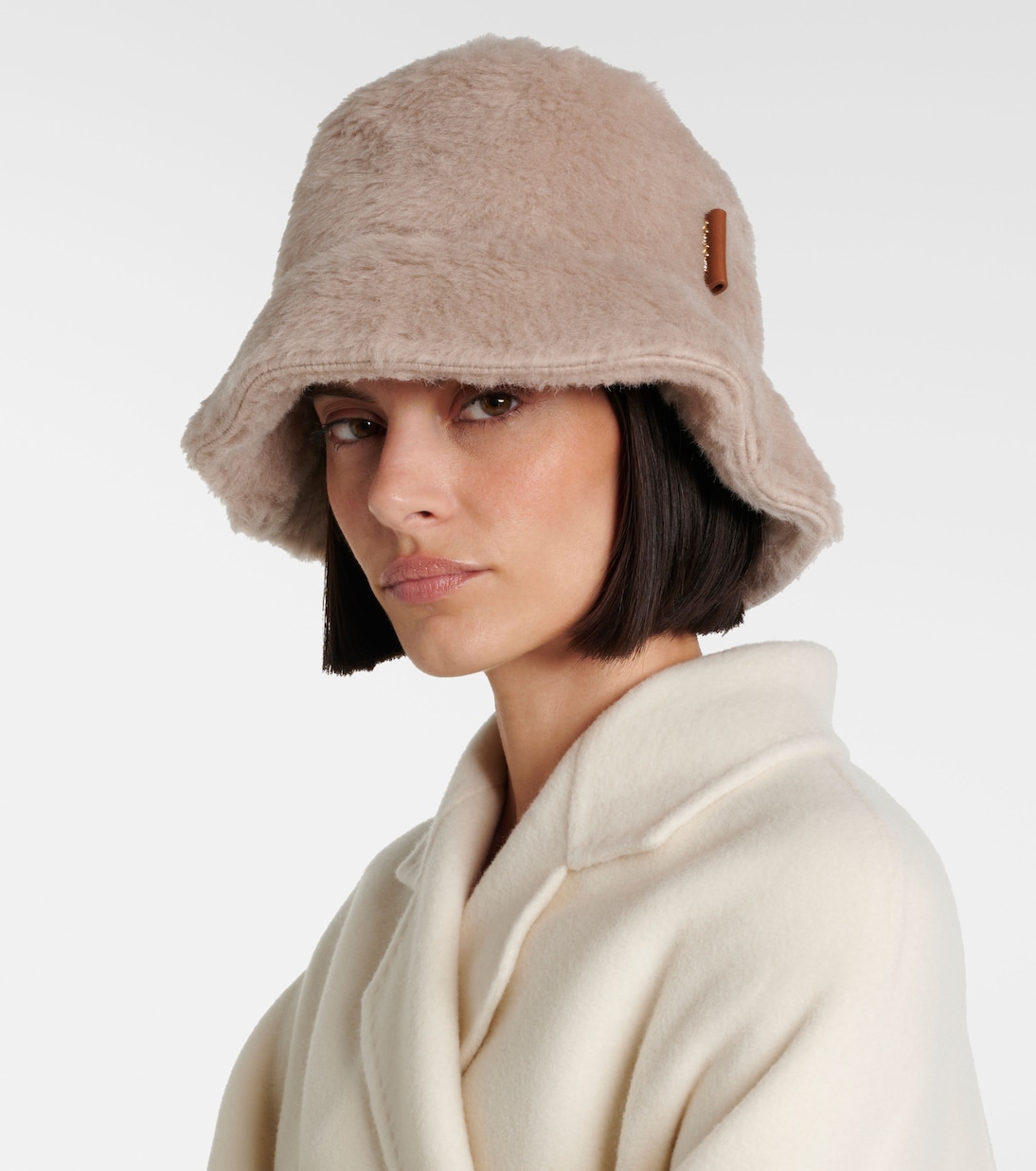 Cappello a secchiello in lana e seta Teddy by MAX MARA, stile giovane e trendy