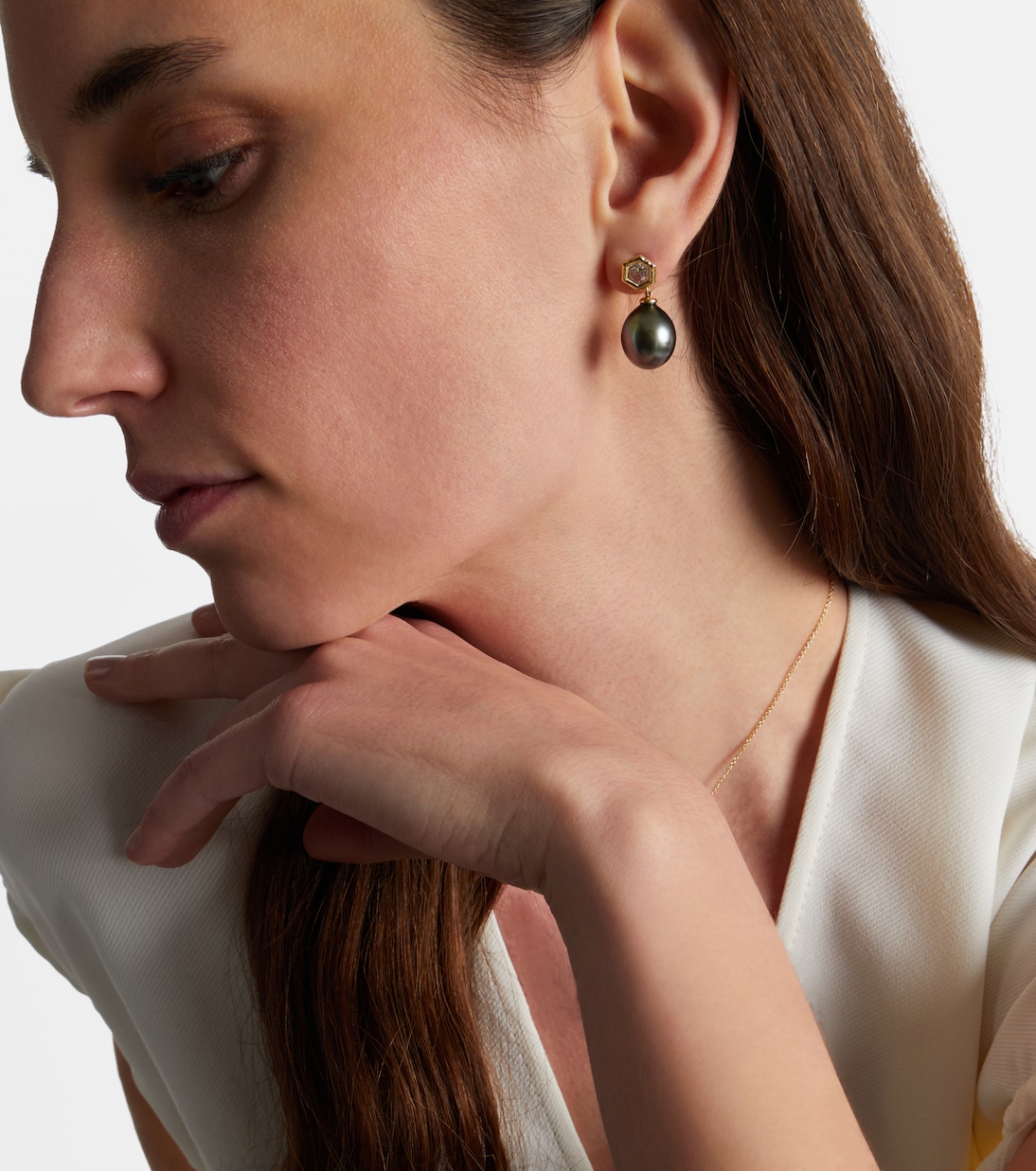 18kt yellow gold (750/1000) earrings with diamonds and pearls | Octavia Elizabeth