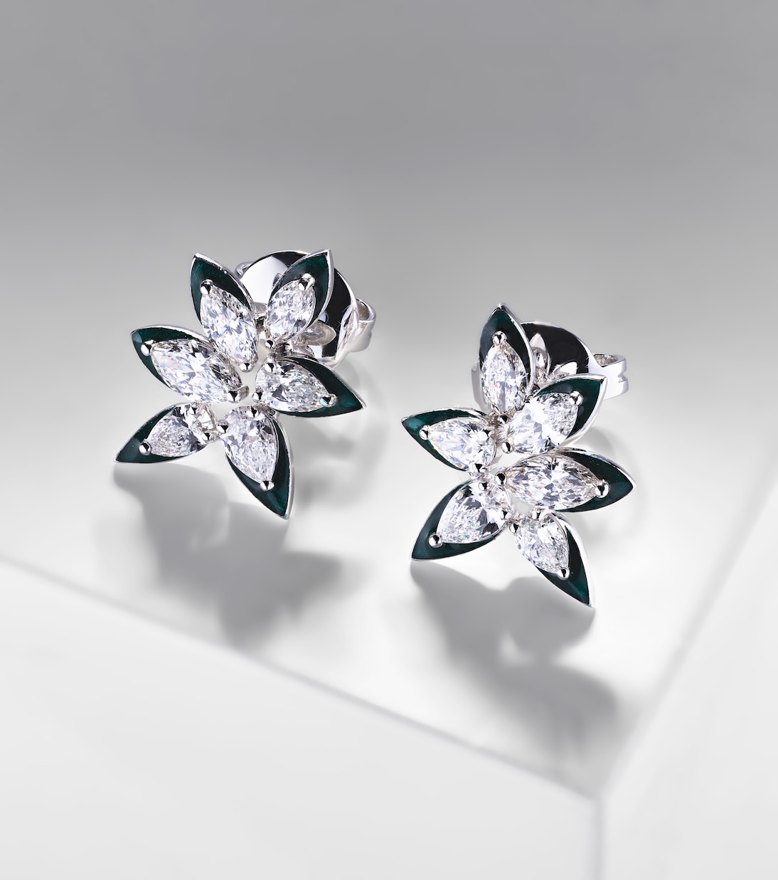 Orecchini in oro bianco 18kt con diamanti | Kamyen