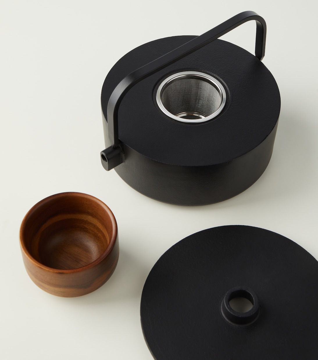 Cast iron and wood tea set  | Serax