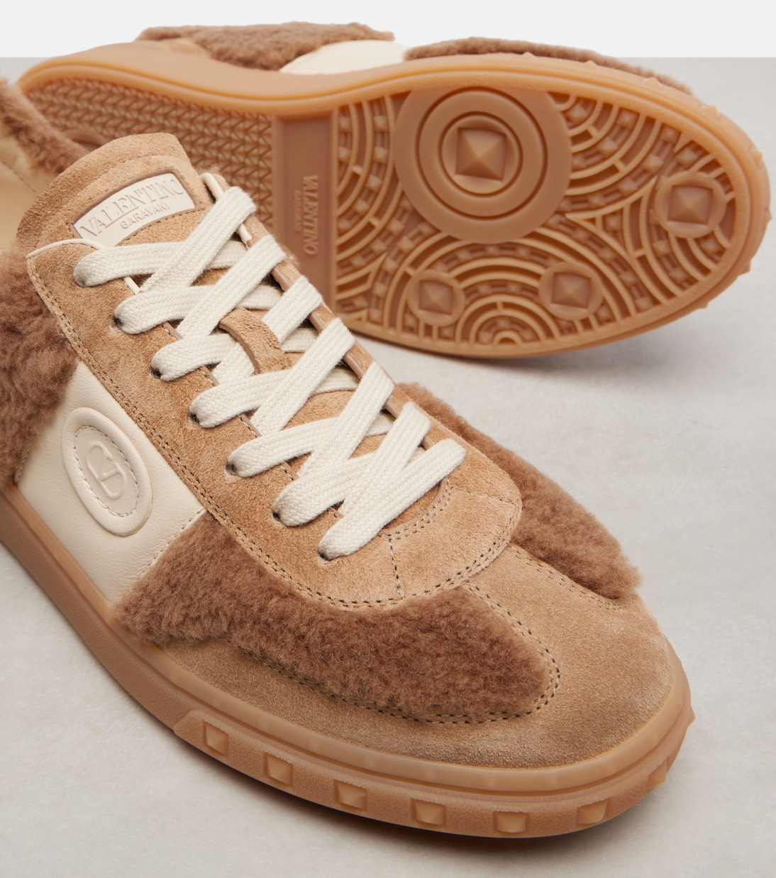 Baskets Upvillage en daim et fourrure synthétique | Valentino Garavani